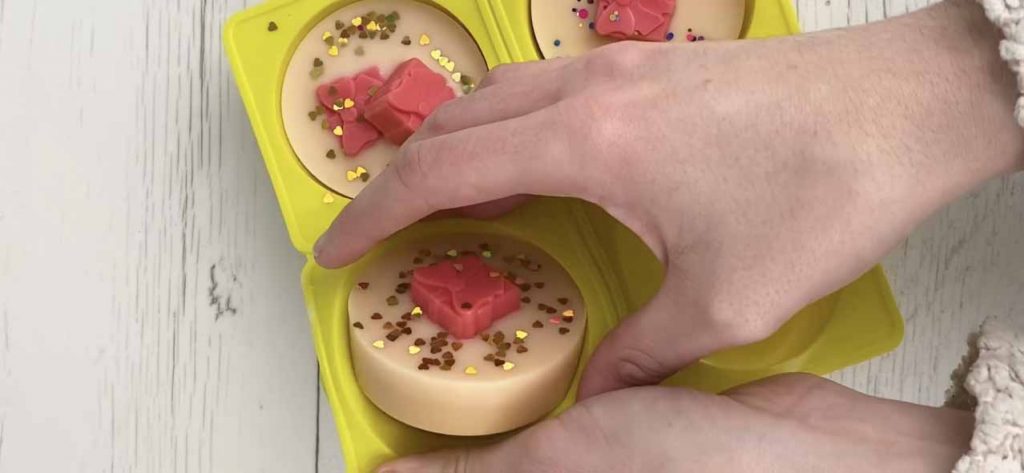 How to make Christmas Embedded Wax Melts 12 Step 10 1