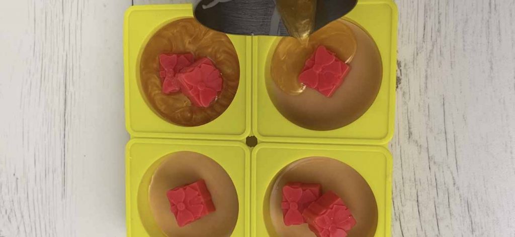 How to make Christmas Embedded Wax Melts 10 Step 8