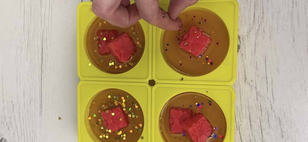 How to make Christmas Embedded Wax Melts 11 Step 9 1